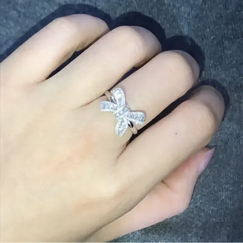 Luxury Lifestyle Girl - 2026 Großer Schleifenknoten Exquisiter Zirkonia Damenringe