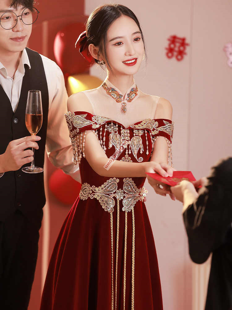 Chinesisches Toast-Kleid im Ch – Luxury Lifestyle Girl Bewertung und Preis
